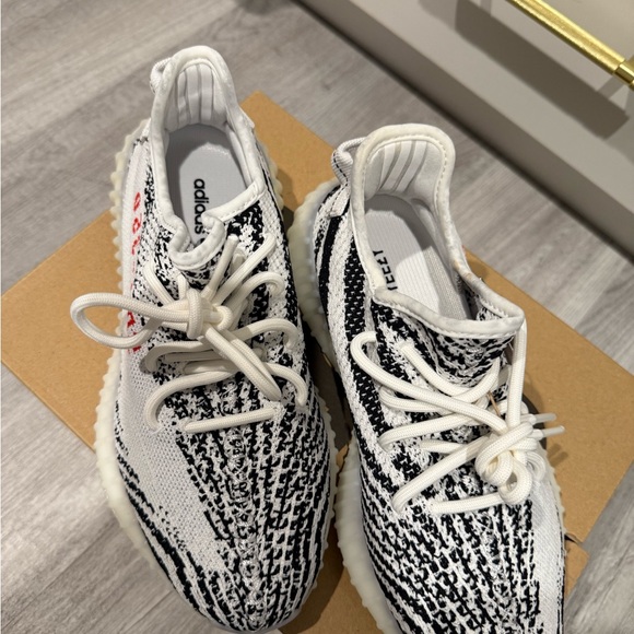 Authentic Yeezy zebra sneakers size 6.5 brand new - Picture 8 of 8